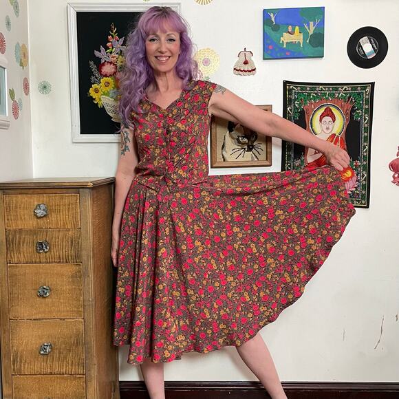 Vintage Dresses & Skirts - Vintage Red and Gold Floral Skirt Set, 1970s Flower Print Blouse & Skirt Size S